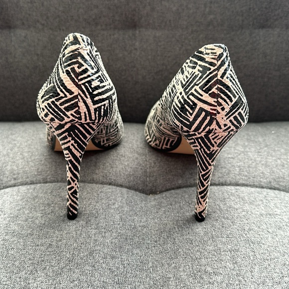 NIB Banana Republic Snakeskin Print Stiletto Heels - Picture 3 of 5